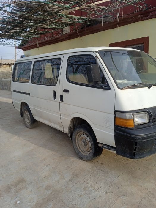 Toyota xeys  sotiladi