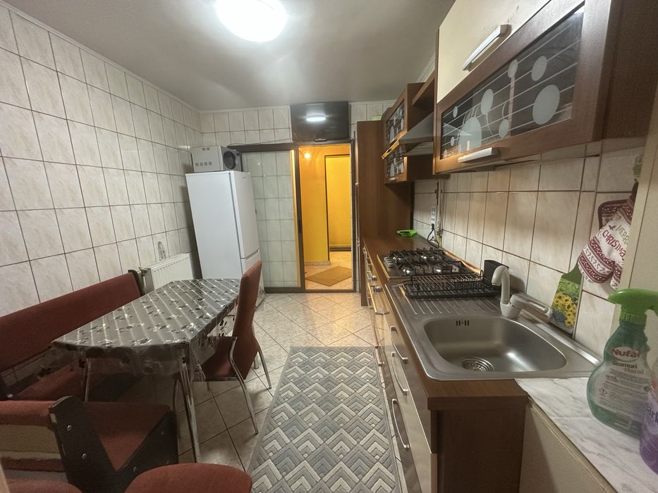 Inchiriez apartament 2 camere +parcare