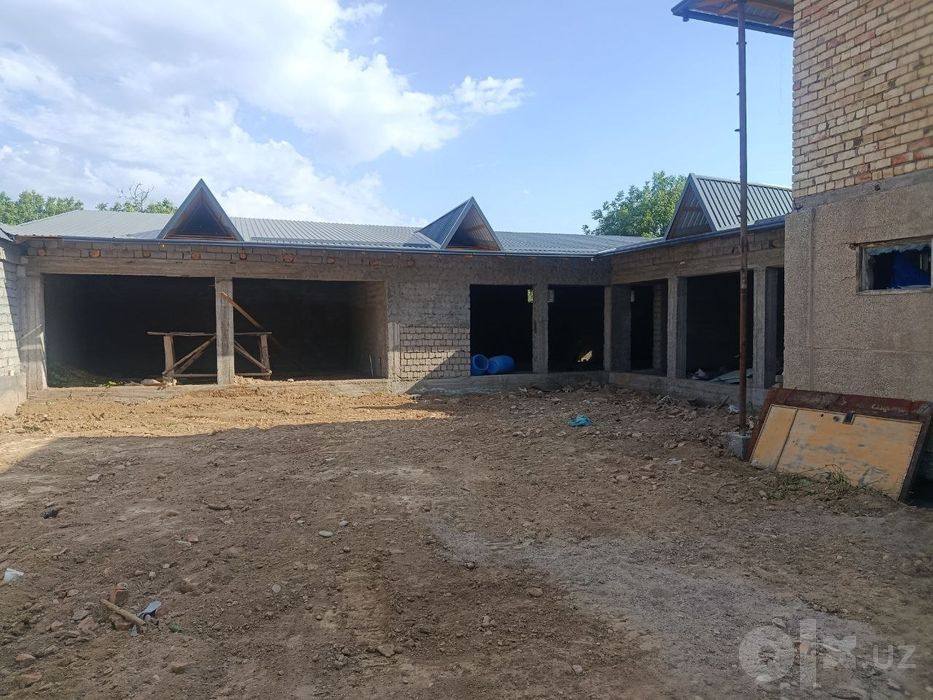Oqtoshda dacha sotiladi