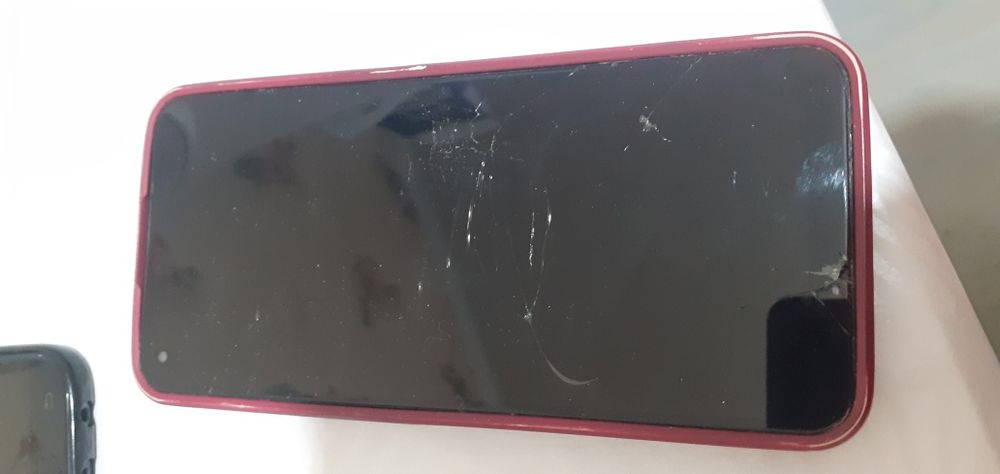 продам 2 телефона самсунг и хонор