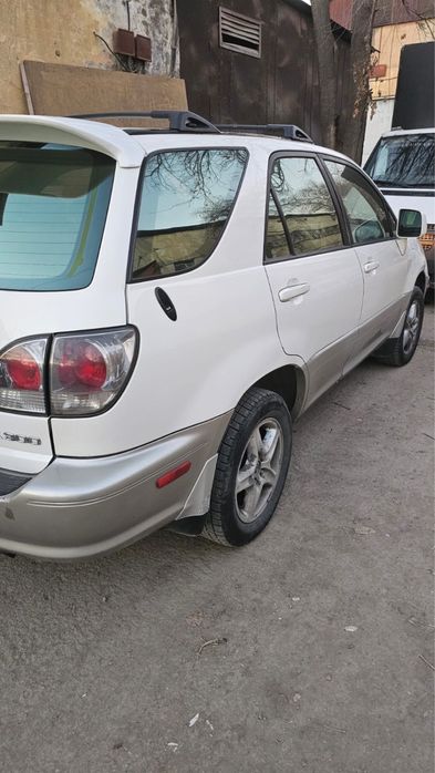 Продам машину Lexus rx 300