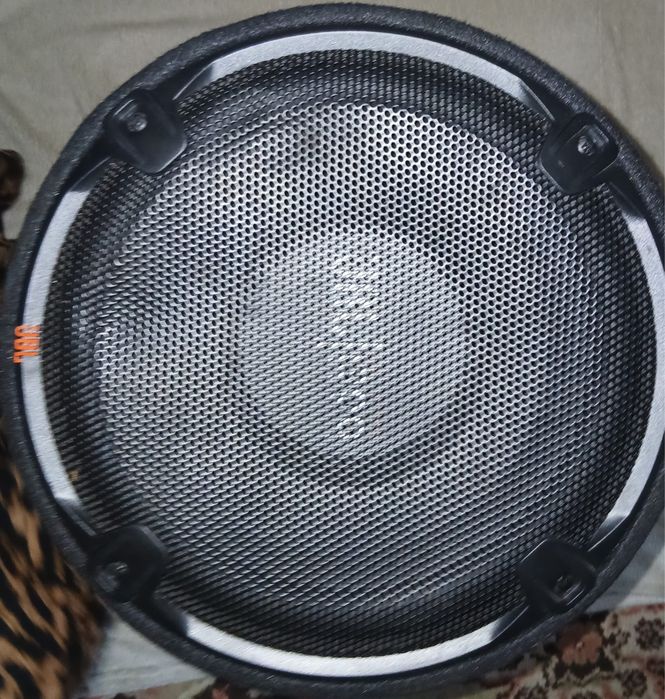 Subwoofer si amplificator JBL
