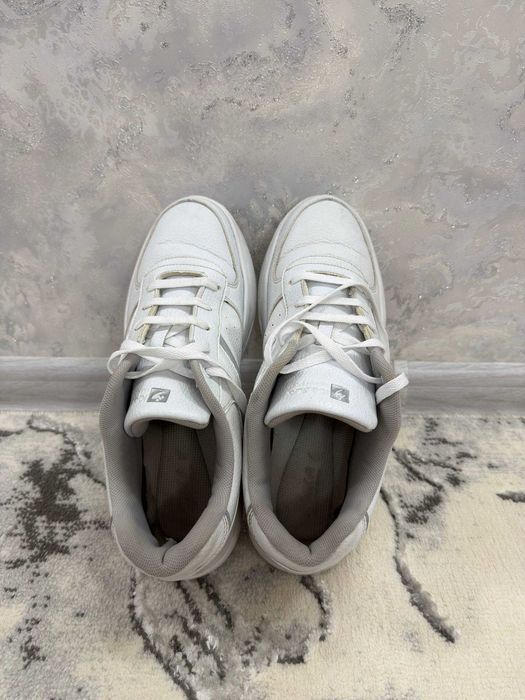 Большие мужские белые кроссовки