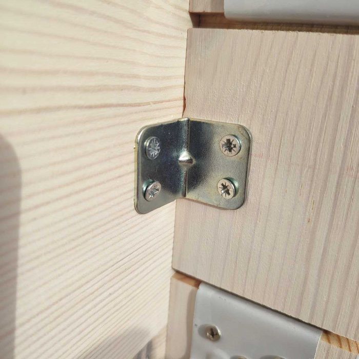 Стол и табуреты продам (стол и 4 табурета)