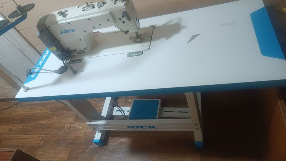 Продается швейная машинка
