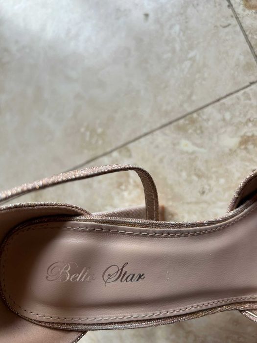 sandale elegante culoarea sampaniei