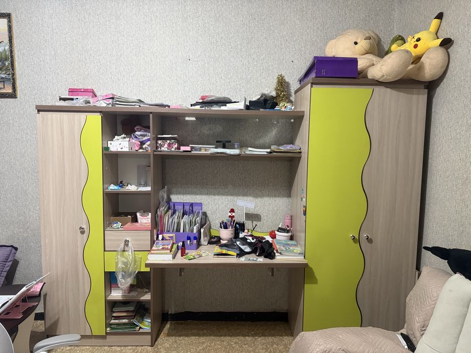Продам детский гарнитур(шкаф и кровать)