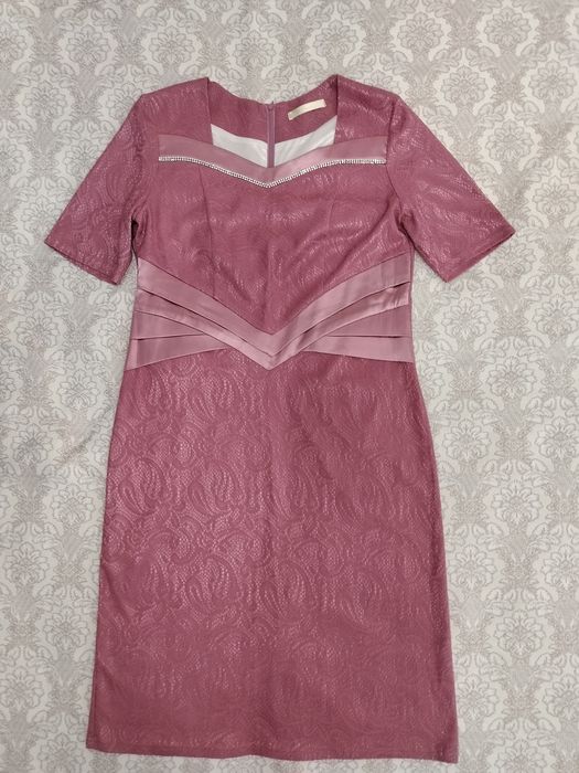 Платья вечерние, нарядные