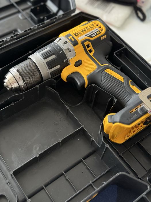 Dewalt DCD796 ударен винтоверт + куфар