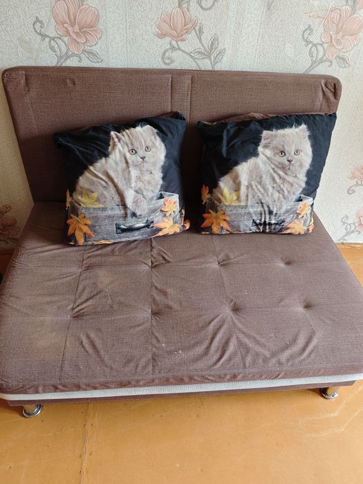 Диван двухместный