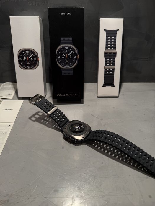КАТО ЧИСТО НОВ Samsung Galaxy Watch Ultra LTE Titanium Silver