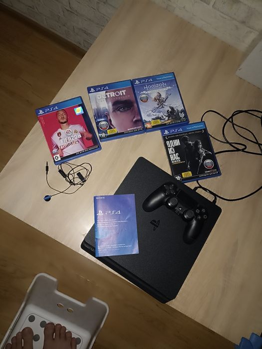 Sony PlayStation 4 Slim!