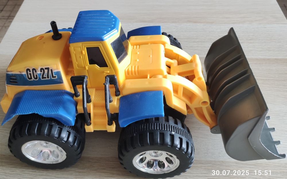 Детские игрушечные машинки