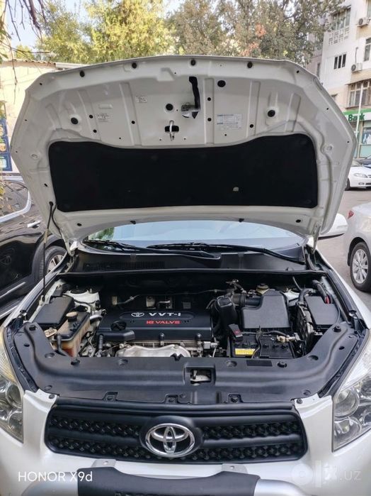 Avtomobil Toyota rav4