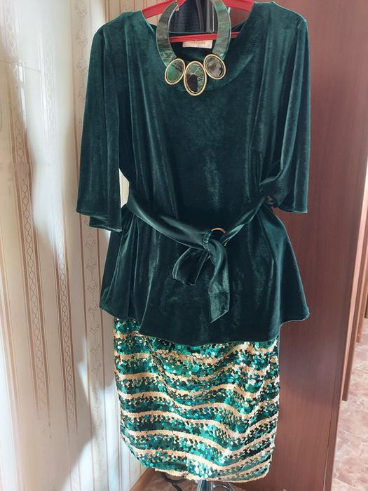 Двойка , юбка с блузой.