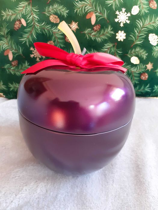 Метална кутия с форма на ябълка