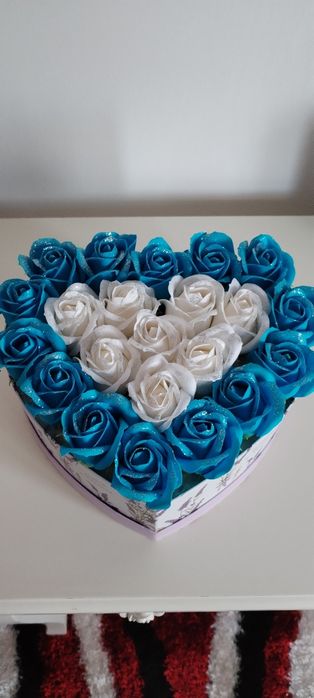 Vând aranjamente flori