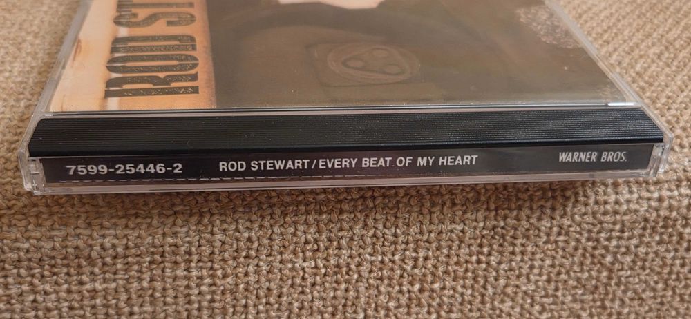 Продавам нов компакт диск на Rod Stewart.