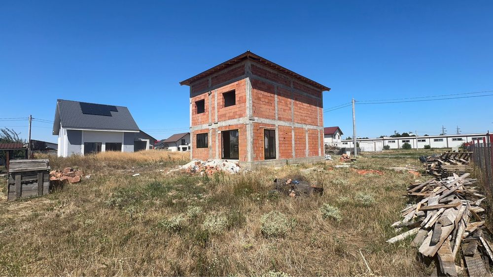 Vand casa la rosu cu utilitatii , vladimirescu cartierul florilor