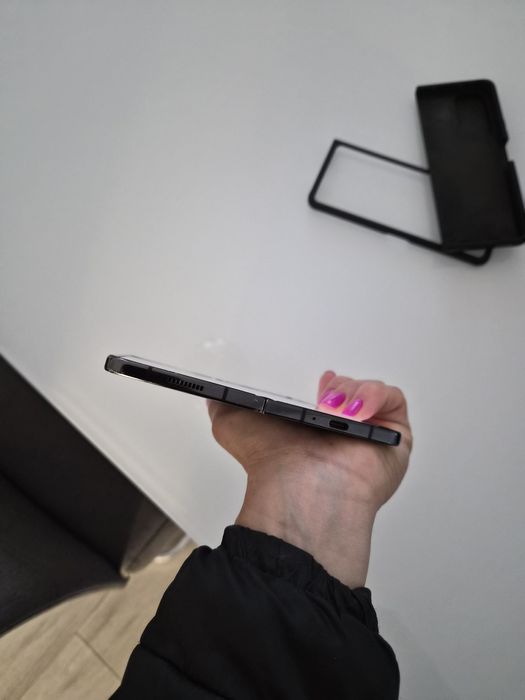 Vând Samsung Fold 5 512mb