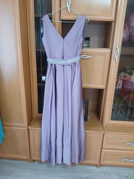 Vand 2 rochii lungi de seara