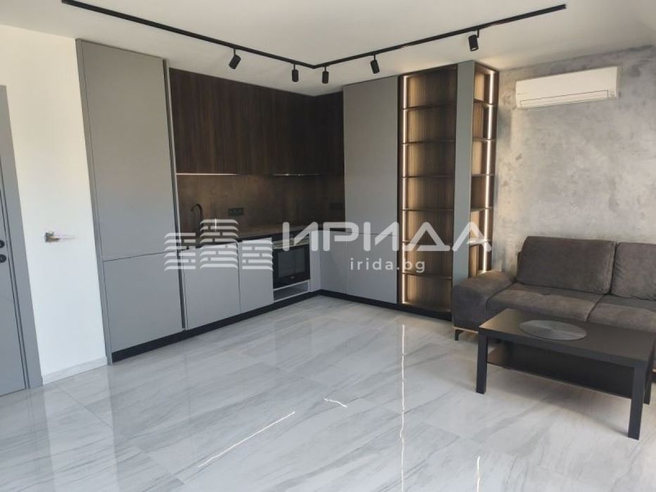 Продава се Тристаен апартамент в София, Център - 102 кв.м за 1640 €/кв.м - Снимка #2