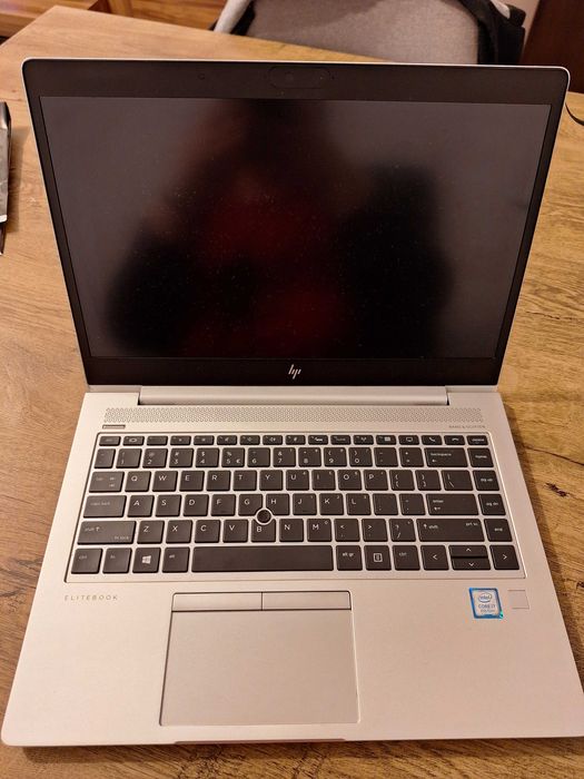 Vând HP EliteBook 840 G5  i7, 16 GB RAM și SSD de 256 GB