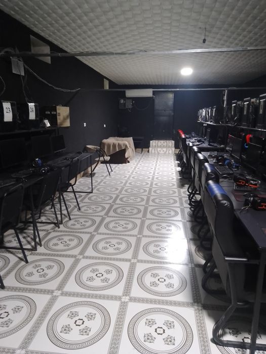 В Алмалыке Продается компьютерный клуб на 25 компьютеров.терный клуб