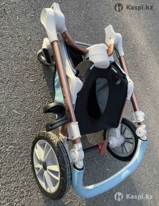 Прогулочная коляска Hot mom