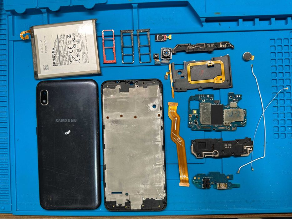 Samsung Galaxy A10 на части