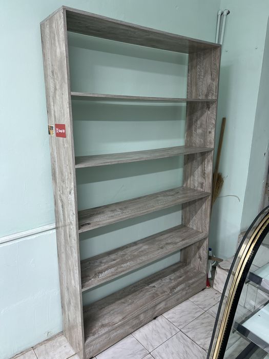 Шкафы, стелложи, стол.