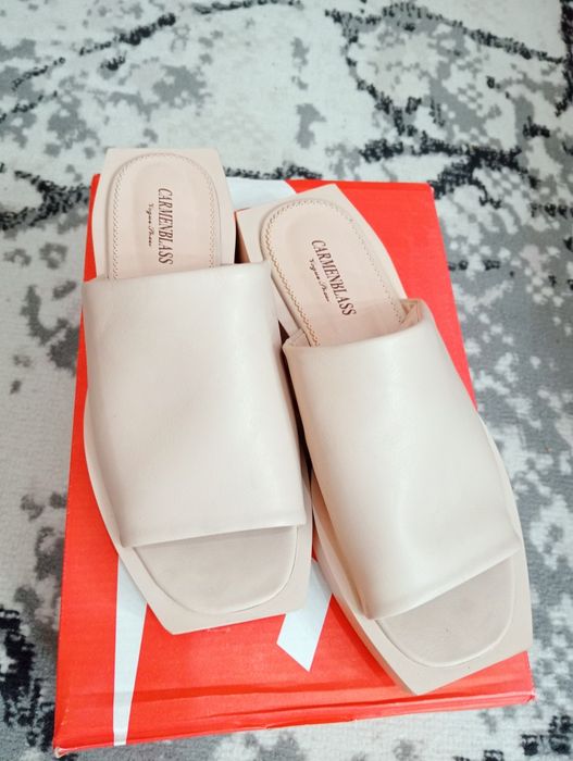 Босоножки летние.