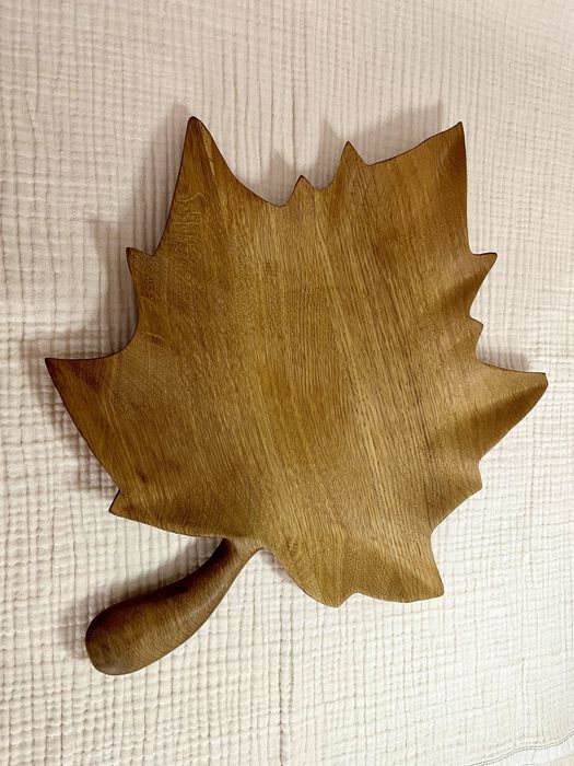 Тарелка дубовая "Клён"/