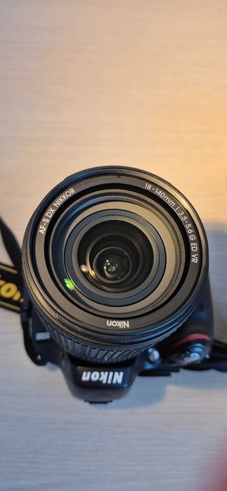 DSLR Nikon D5100 cu obiectiv Nikkor 18-140 si accesorii