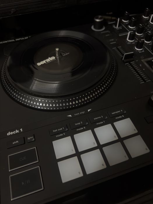 Vand Consola DJ Hercules Inpulse T7 impecabila