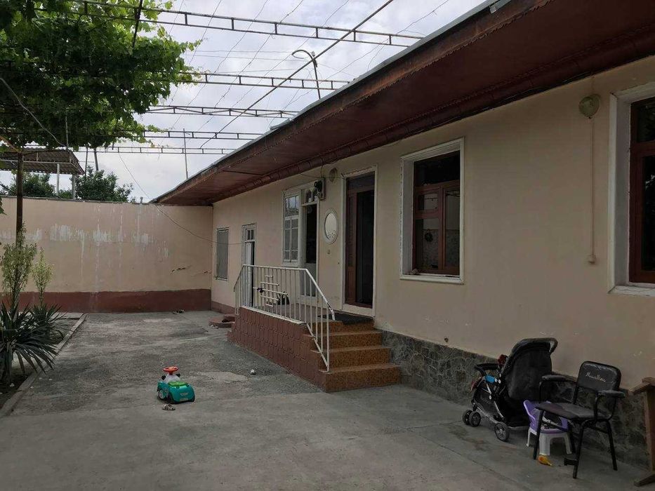 Зудлик билан ховли уй сотлади