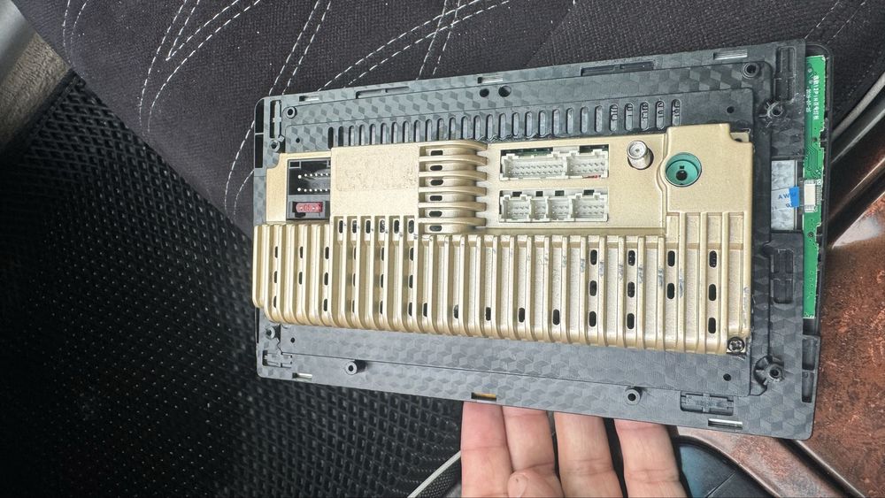 Рамка с андроидом на камри 30