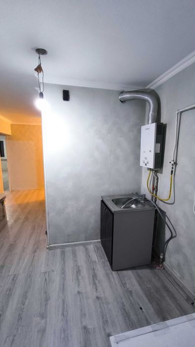 Продаётся 2-комнатная квартира 103-серии в 16 мкр. Этаж: 4 из 5.