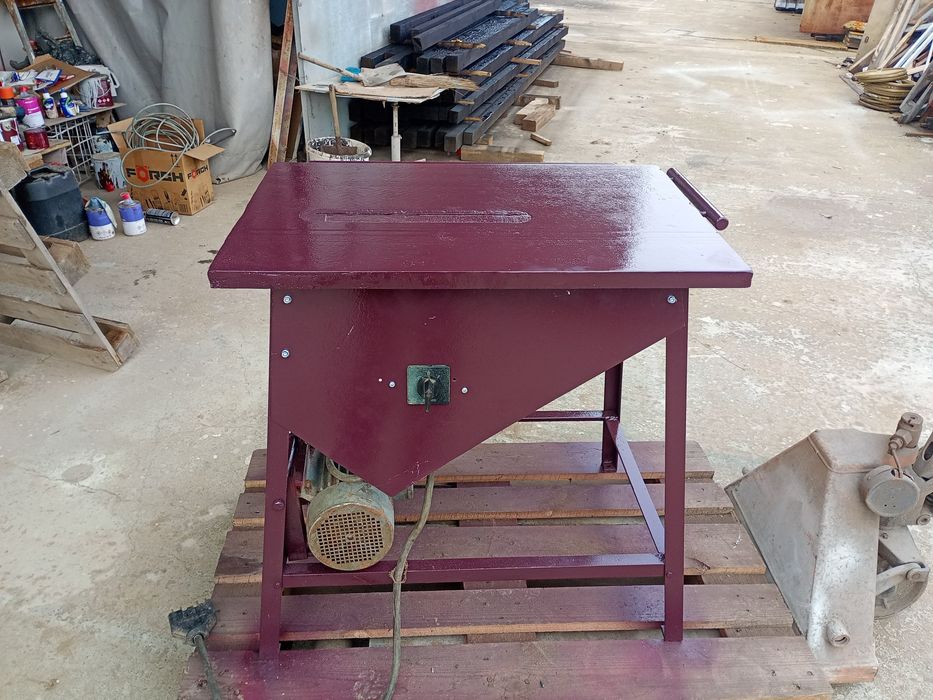 Продавам цинколяр