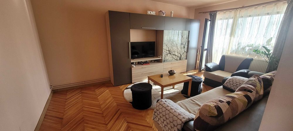 Vand apartament cu 3 camere strada Macilor nr.16 zona parcul Tineretului