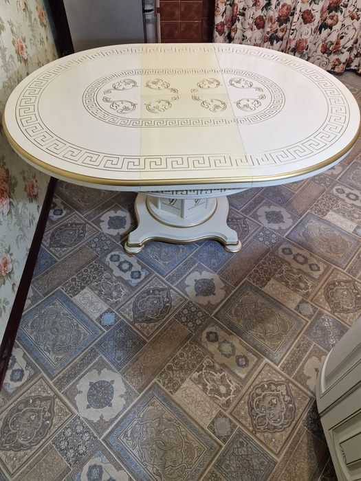 Стол круглый раздвижной.