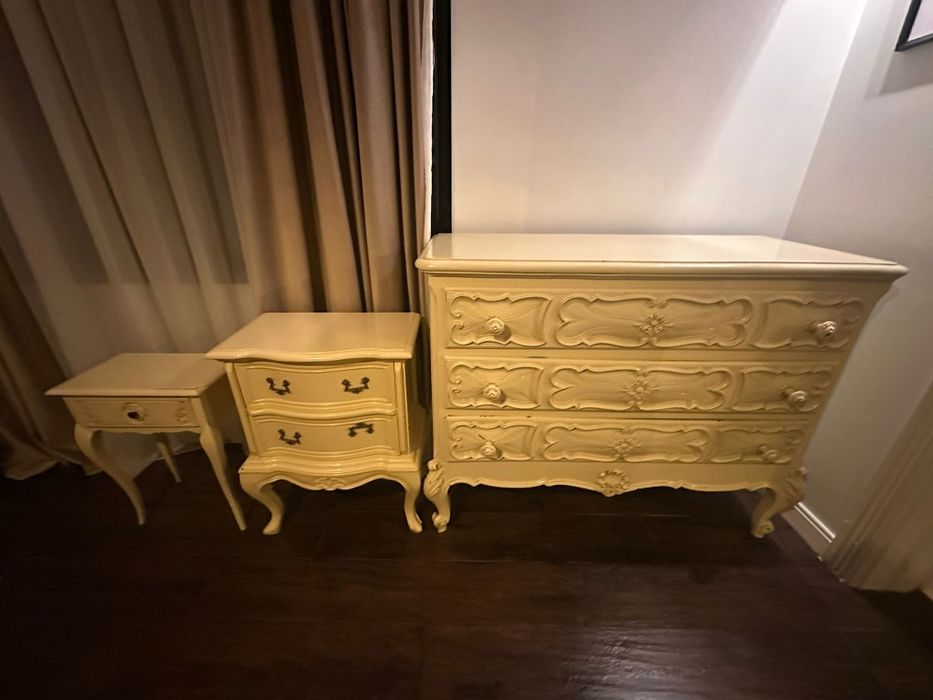 Mobilier din lemn masiv, stil baroc, 2 fotolii + 3 comode, stare buna!