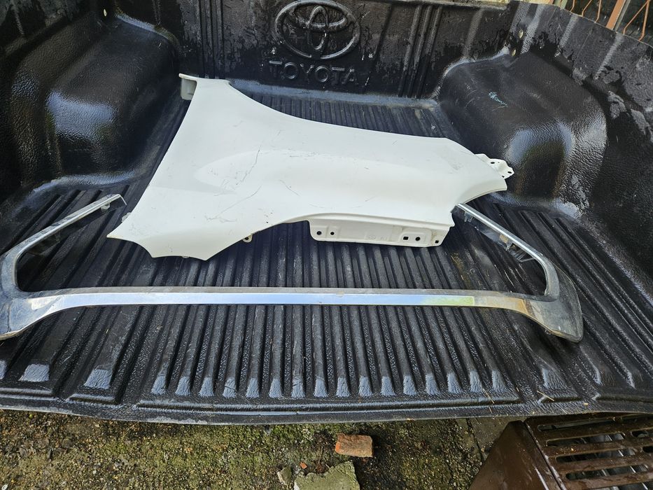 Grilă crom   mască  Toyota Hilux  model  2018 -2024 original