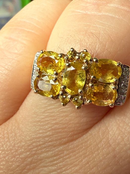 Inel din aur de 9k cu diamante naturale si safire galbene