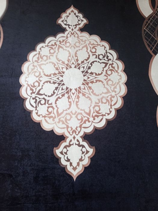 Продам новый ковёр 2*3м.