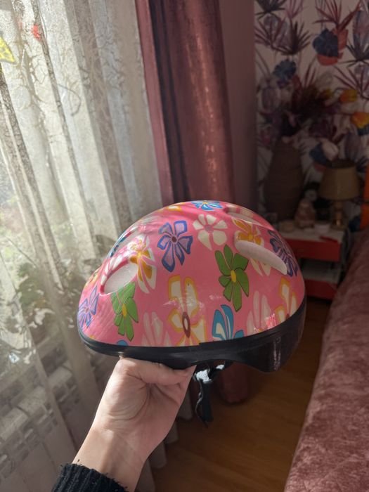 Продам два детских шлема для девочек