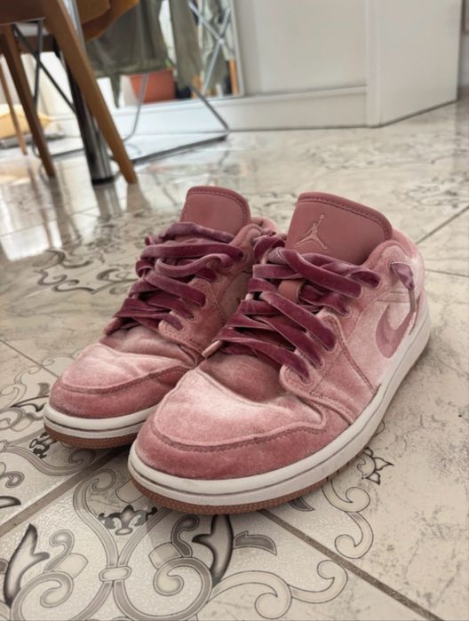 Adidași jordan de catifea