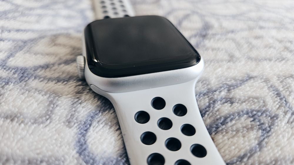 Продам Apple Watch Nike SE 44mm