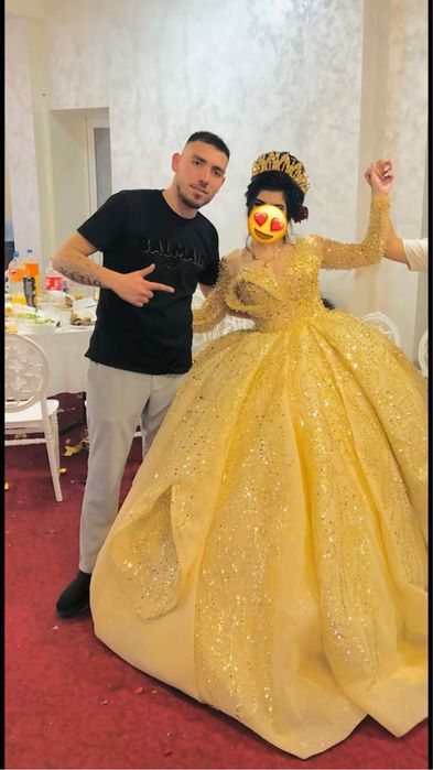 Продавам Годежна Рокля