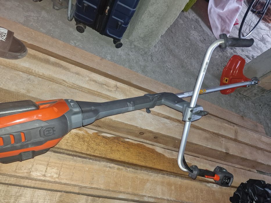 Vând moto coasa husvarna noua nefolosita niciodată